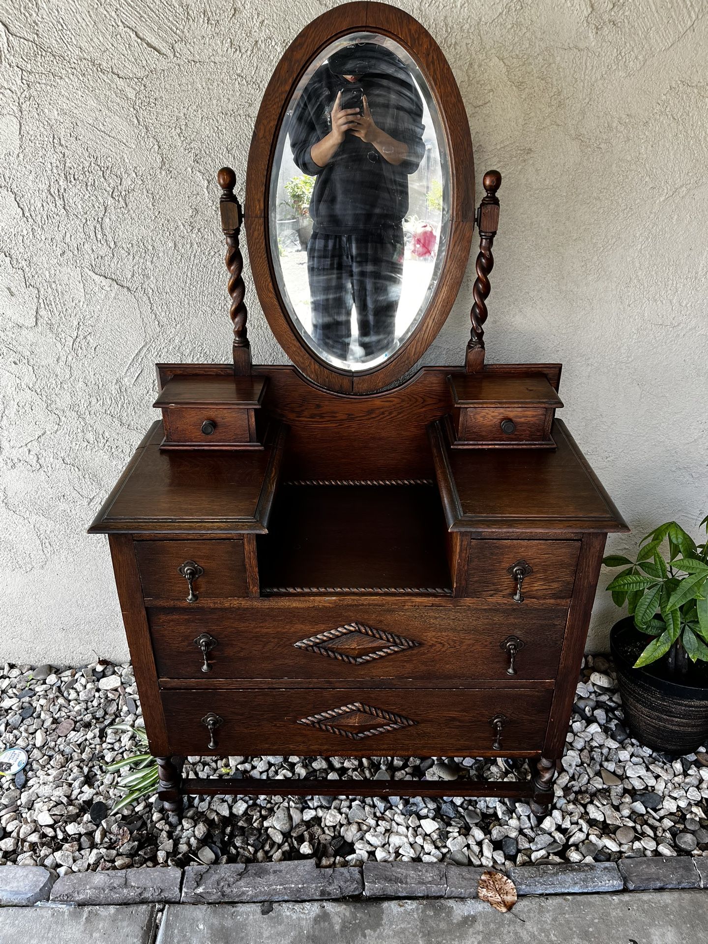 Vintage Dresser With Mirror.