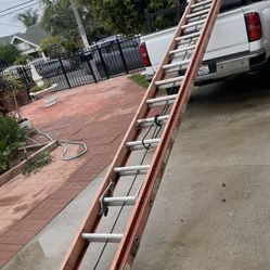 Excellent Condition, 32 Feet And More Sizes Available Fiberglass Extension Ladders