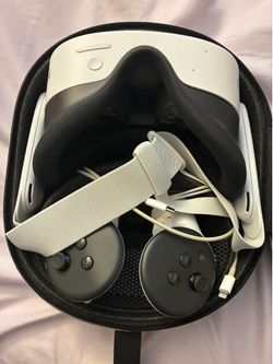 Meta Quest 3S VR Headset w/ Travel Case – Like New
