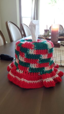Handmade tissue dispenser