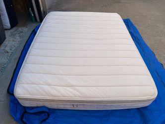 Like New Helix Birch Luxe, Queen Mattress, Perfect Condition
