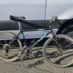 Trek 930 Mountain Bike