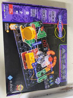Snap circuit arcade