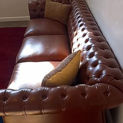 Elegant Looking Leather Sofa
