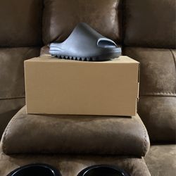 yeezy slides onyx