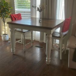 Shabby Chic, White Table And Chairs 4 Chairs