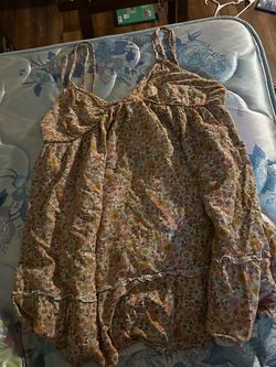 Floral Spaghetti Strap Top Grey Tank Top and 1 Tee Shirt