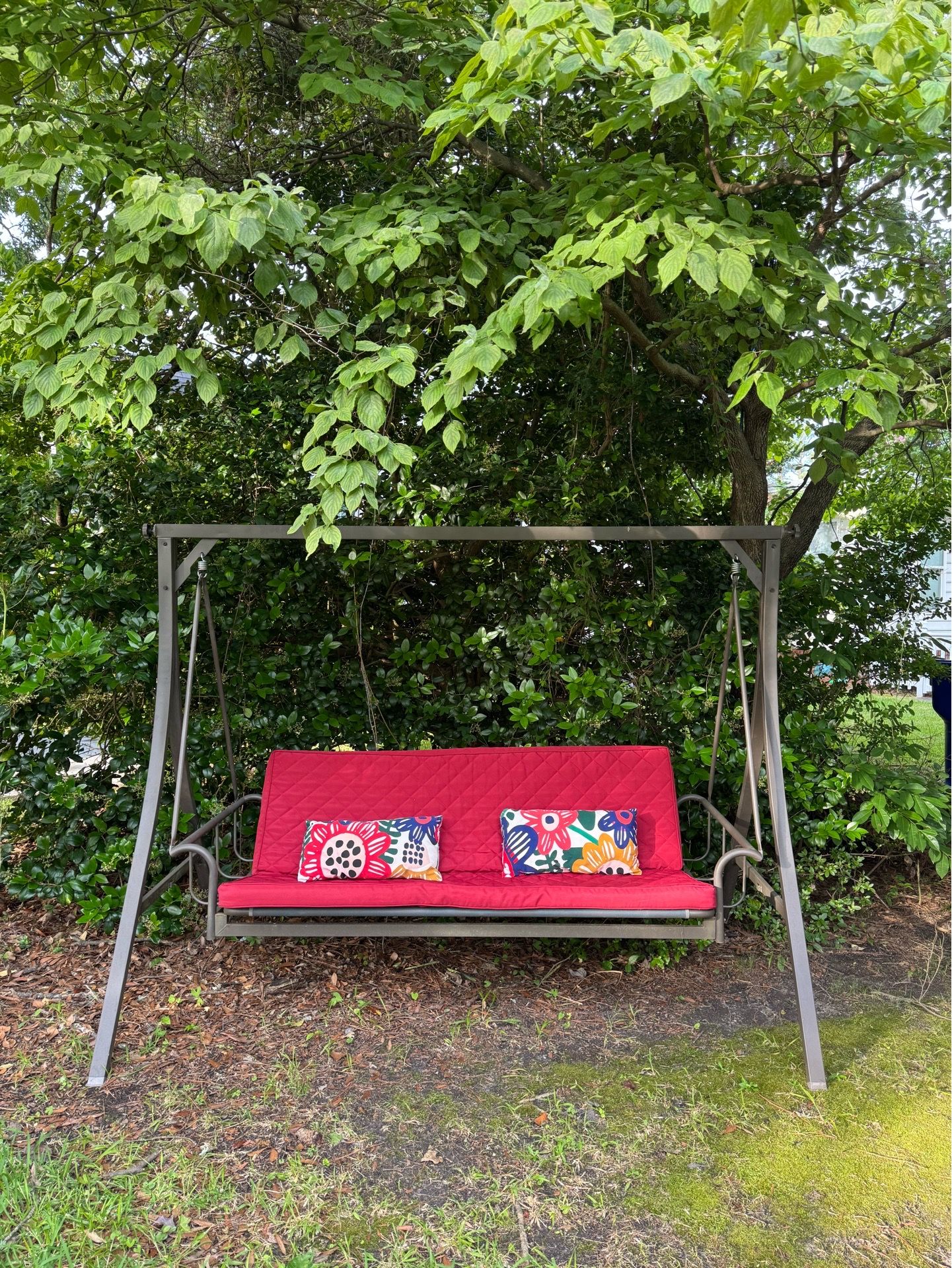 3-Person Red Metal Patio Swing with Canopy 2-in-1 Convertible Outdoor Swing with Canopy Patio Daybed
