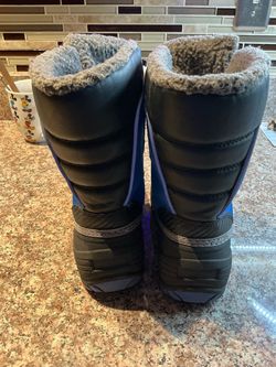 Boys Youth winter boots size 3,.