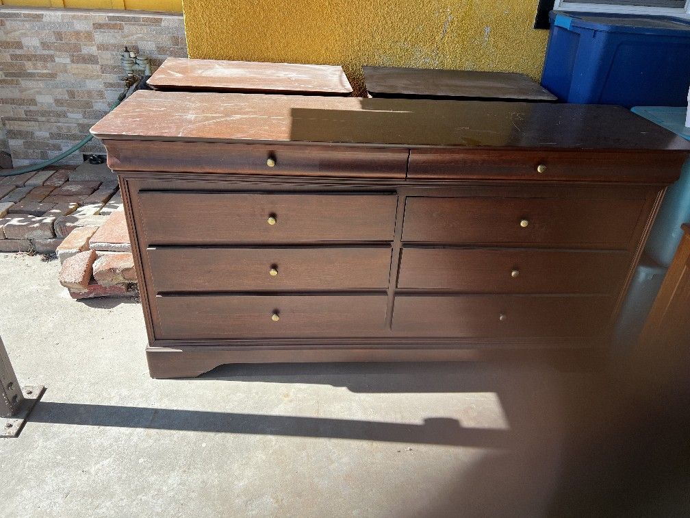Dresser