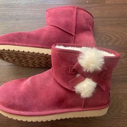 New Woman’s  Boots UGG, Size 9us