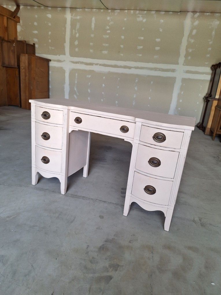 Kids Desk Pink Color $140 FIRM