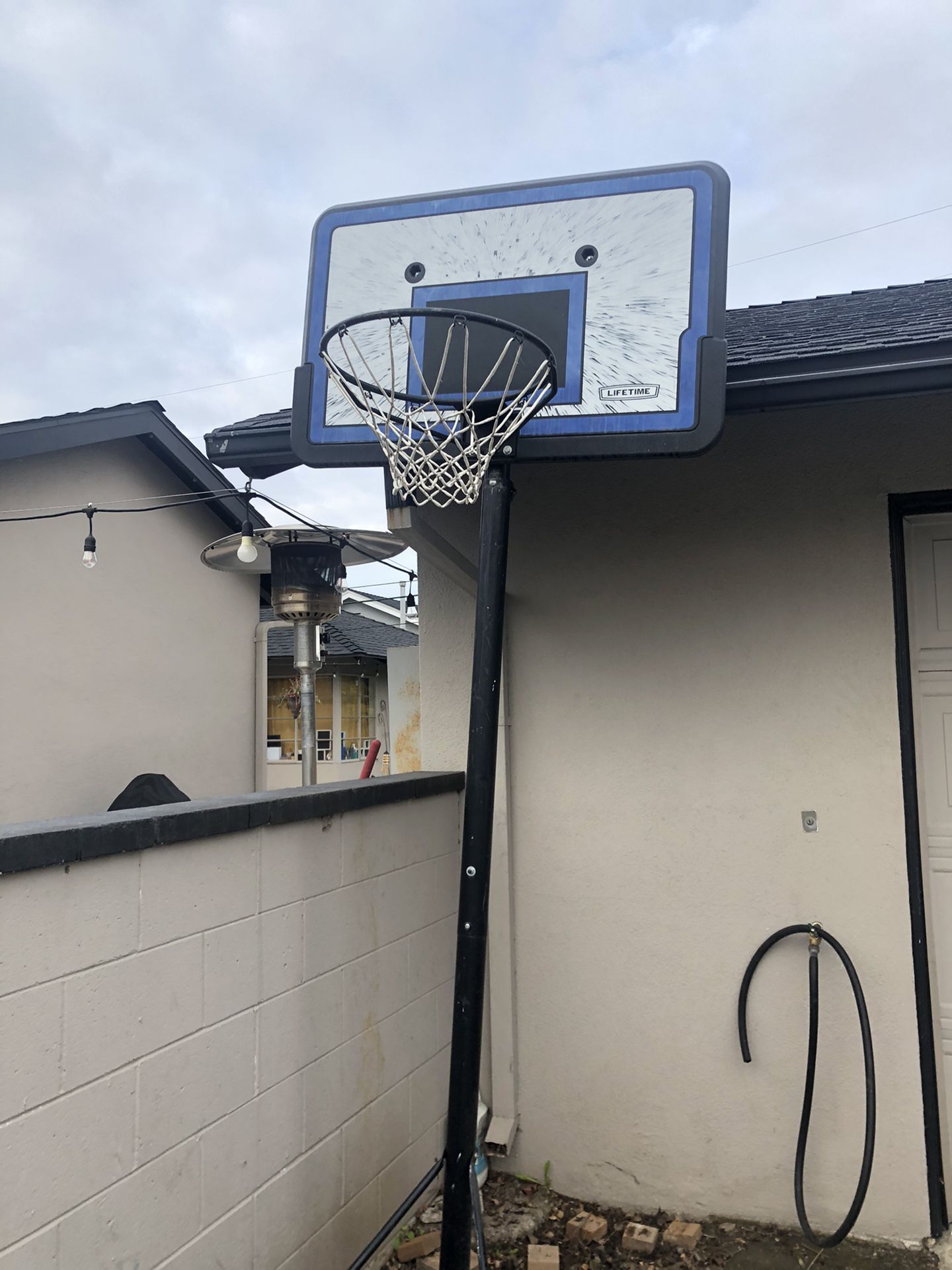 Lifetime basketball hoop
