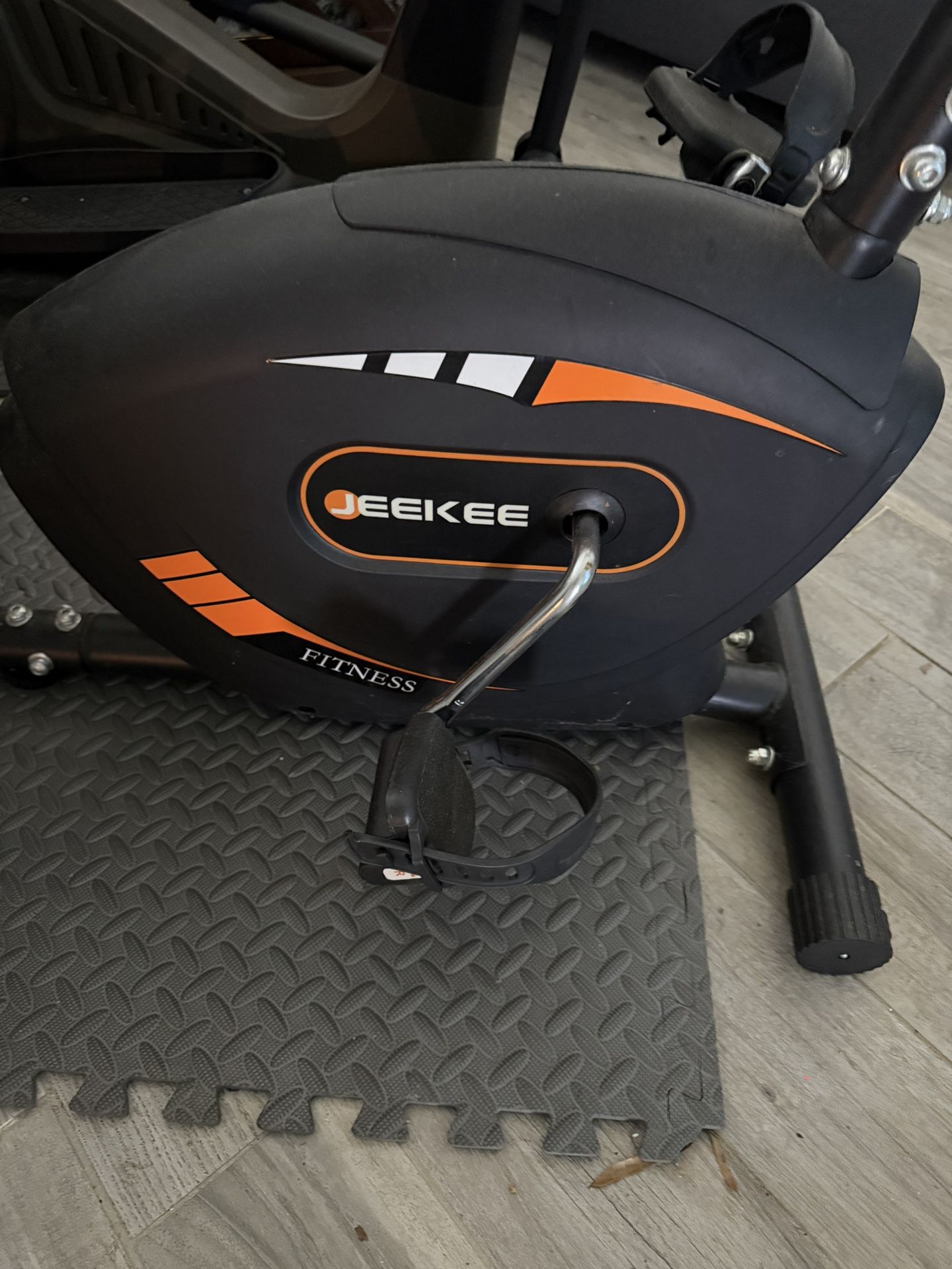 JEEKEE Recumbent Exercise Bike for Adults - Indoor Magnetic Cycling Fitness Equipment for Home Workout Black