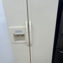 Big refrigerator nice and clean will deliver