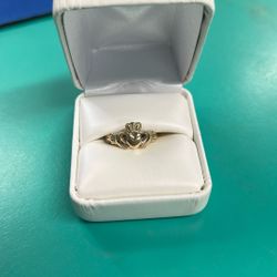 Yellow Gold Claddagh Ring