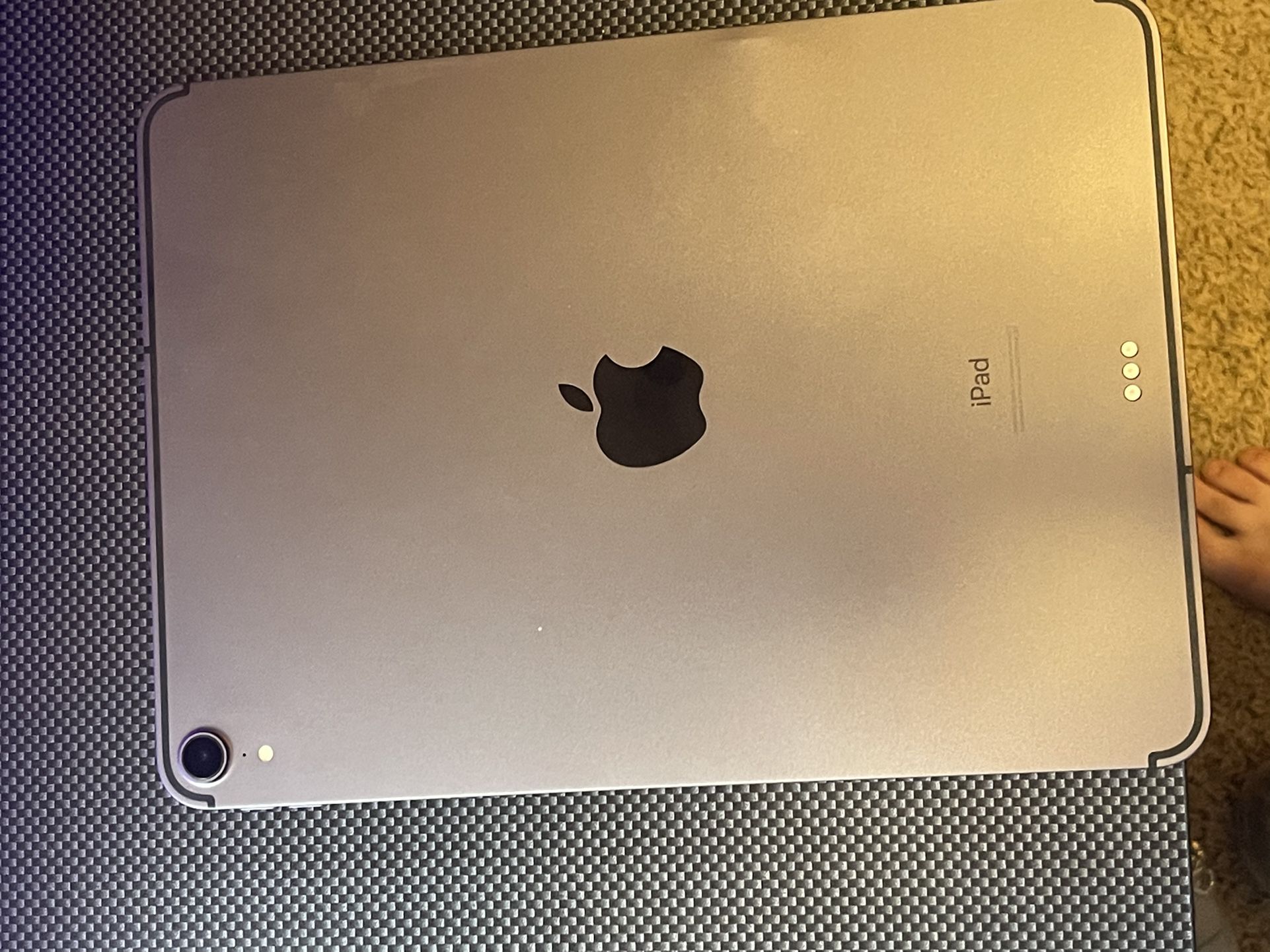 iPad Pro (11- Inch)  With Apple Keyboard Case 