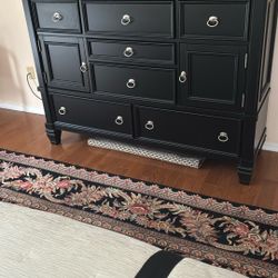 bedroom chest of draws 