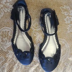 Size 4 Kids Flats (Black)