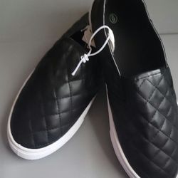  Bobbi Brooks Black Quilted Shoes 