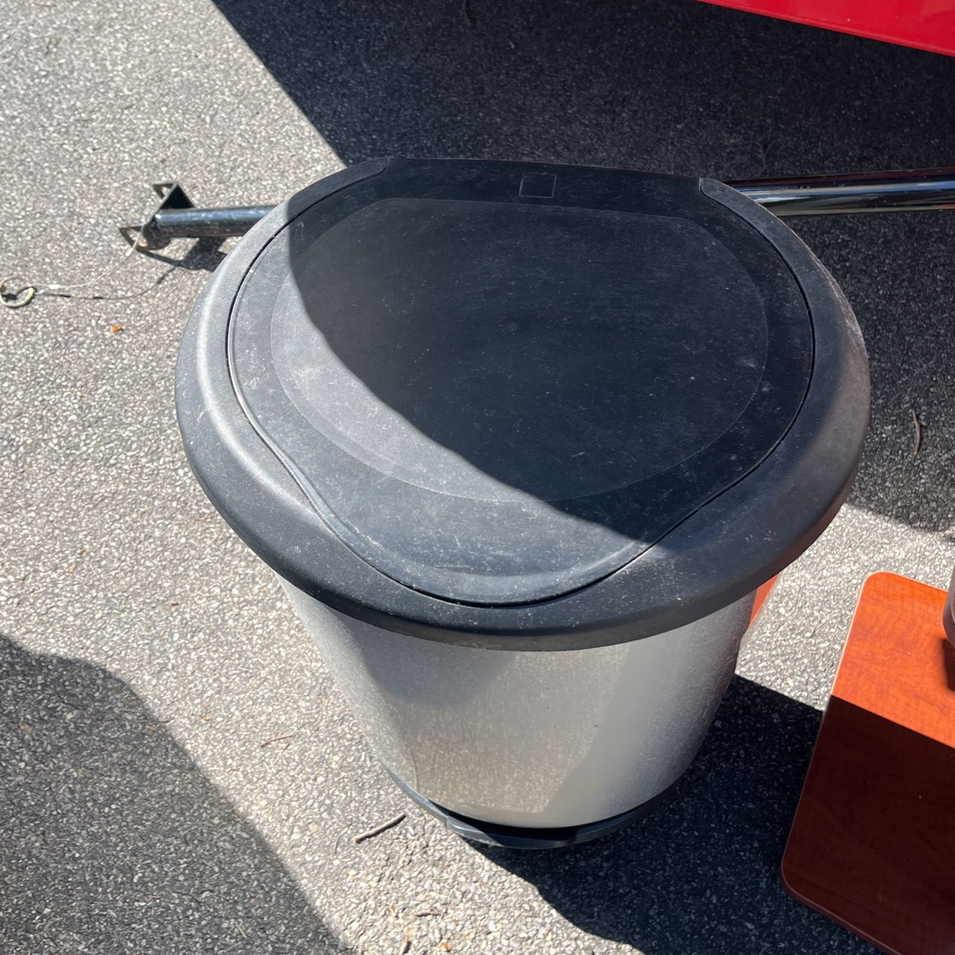 Garbage Can!5$ Fully Functional ! 