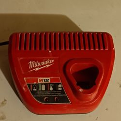 Milwaukee M12 Charger