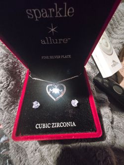 Jewelry set. Says mom