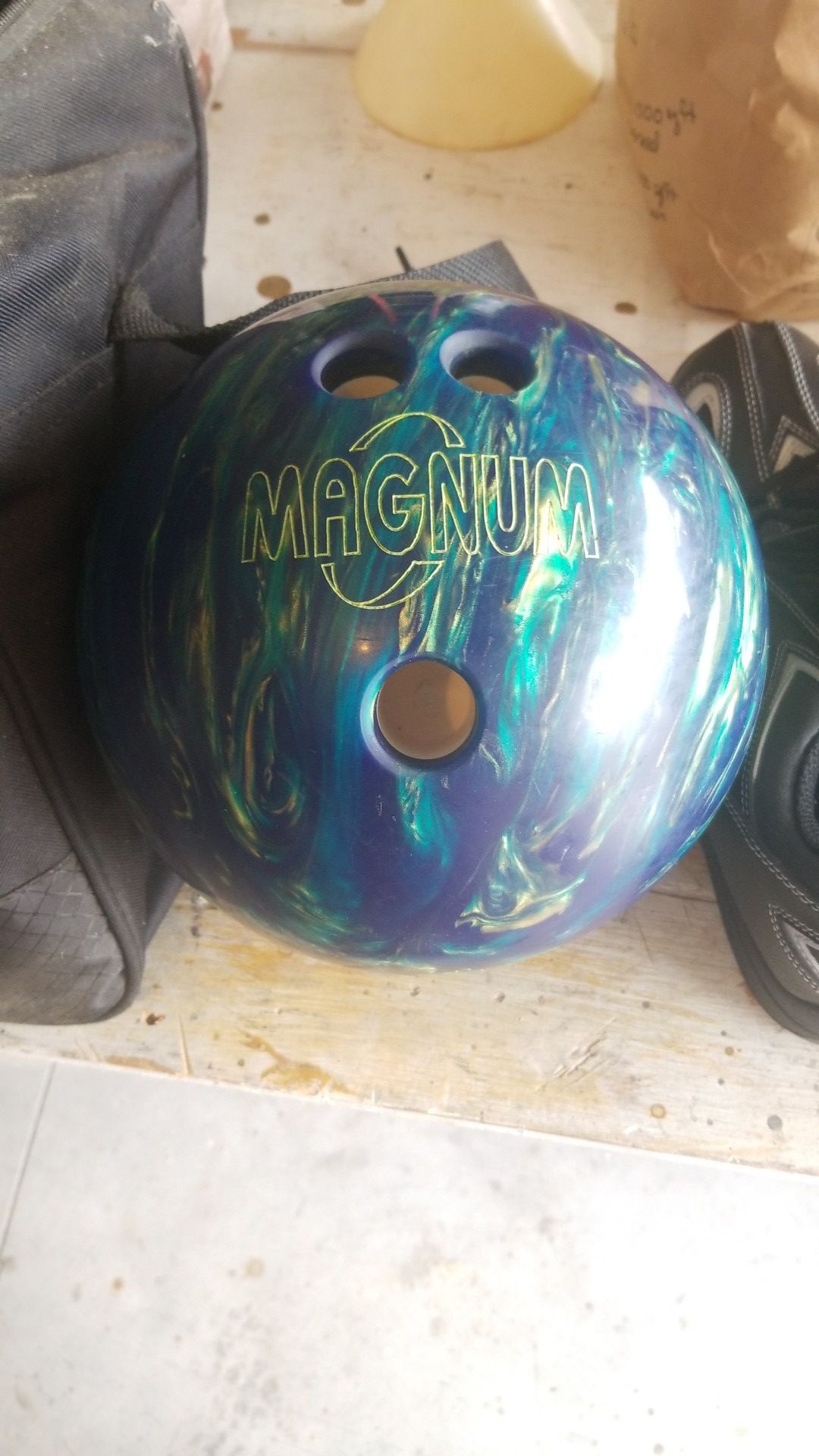 Magnum bowling ball with size 11 shoes and carrying bag