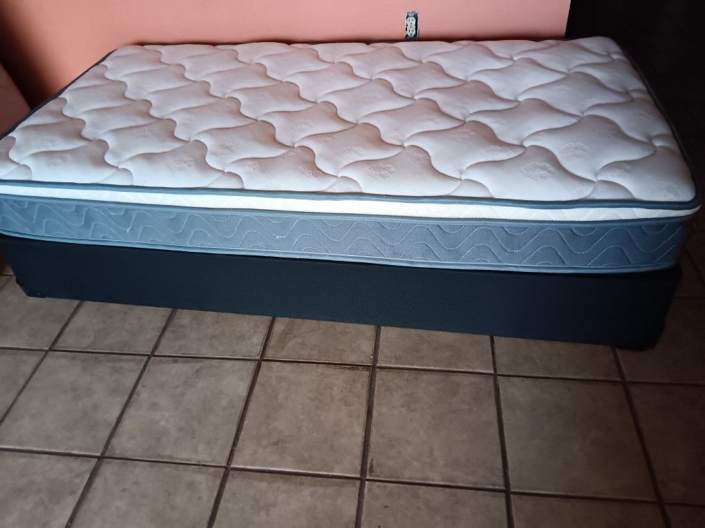 Nice Twin Size Mattress & Boxspring With Free Delivery!