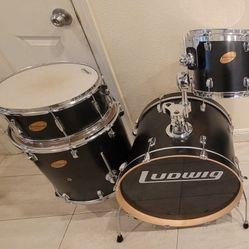 Ludwig Drum Set Black Lacquer 
Birch Shells 4pc Shell Pack 
12 tom 16 floor 14 snare 
22 bass