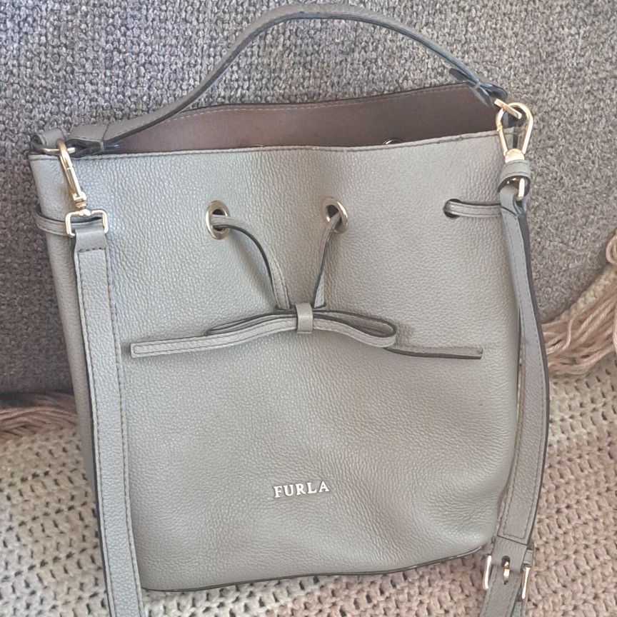 FURLA LEATHER BAG 15$
