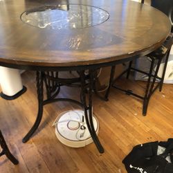 Free Round Dining Table & 4 Barstool Chairs(must pickup within 24 Hours)