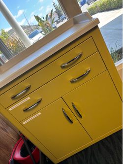 Storage cabinet