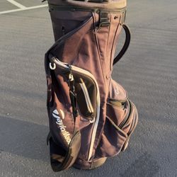 BLACK TAYLORMADE GOLF BAG