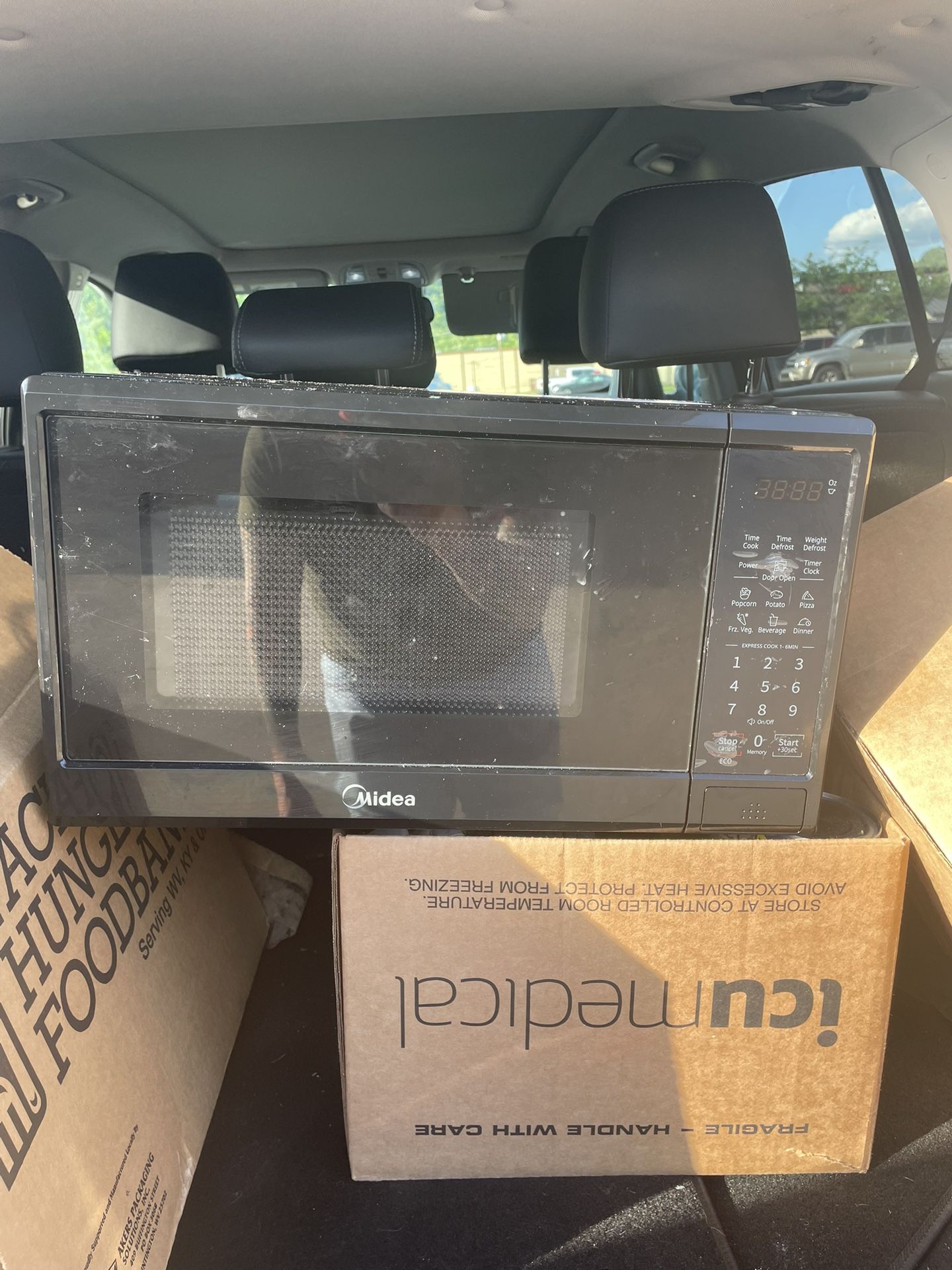 Midea 0,9 Cu. Ft. Microwave oven