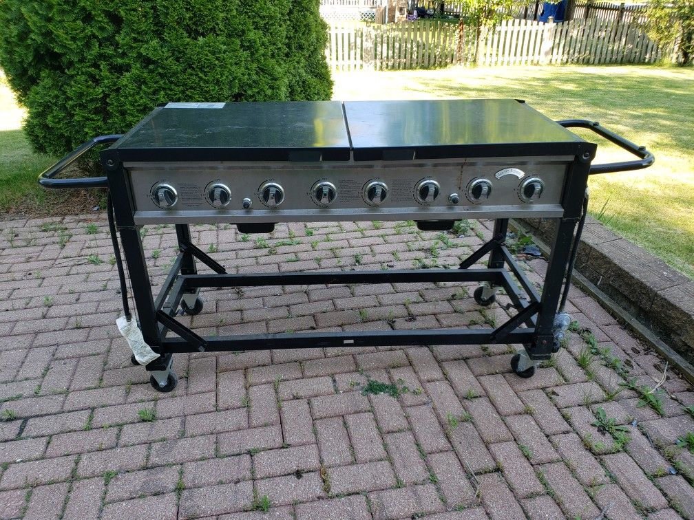 RANKAM Commercial LP Gas Portable 8-Burner Event BBQ Grill w/PVC Fitted Cover