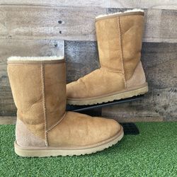 UGG Australia Women's Classic Short II Boots Size 6 - Chestnut