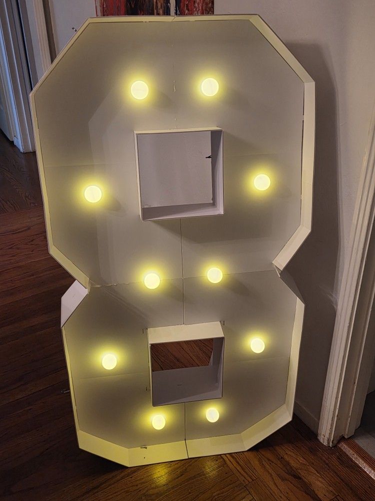 Number 8 (EIGHT), 4ft Tall With Lights