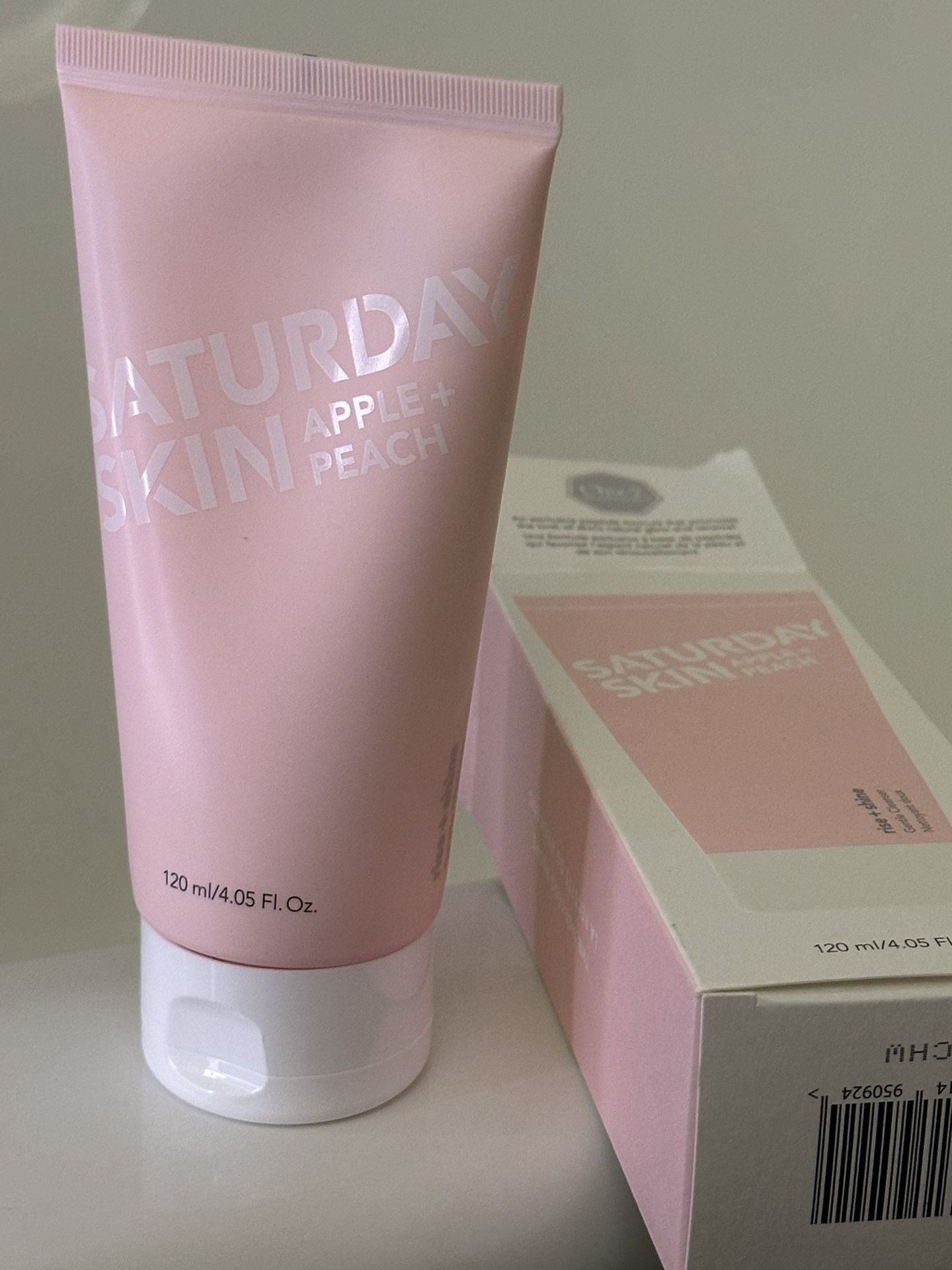 Saturday Skin Apple And Peach Rise And Shine Cleanser