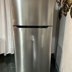 Insignia Refrigerator And Freezer 