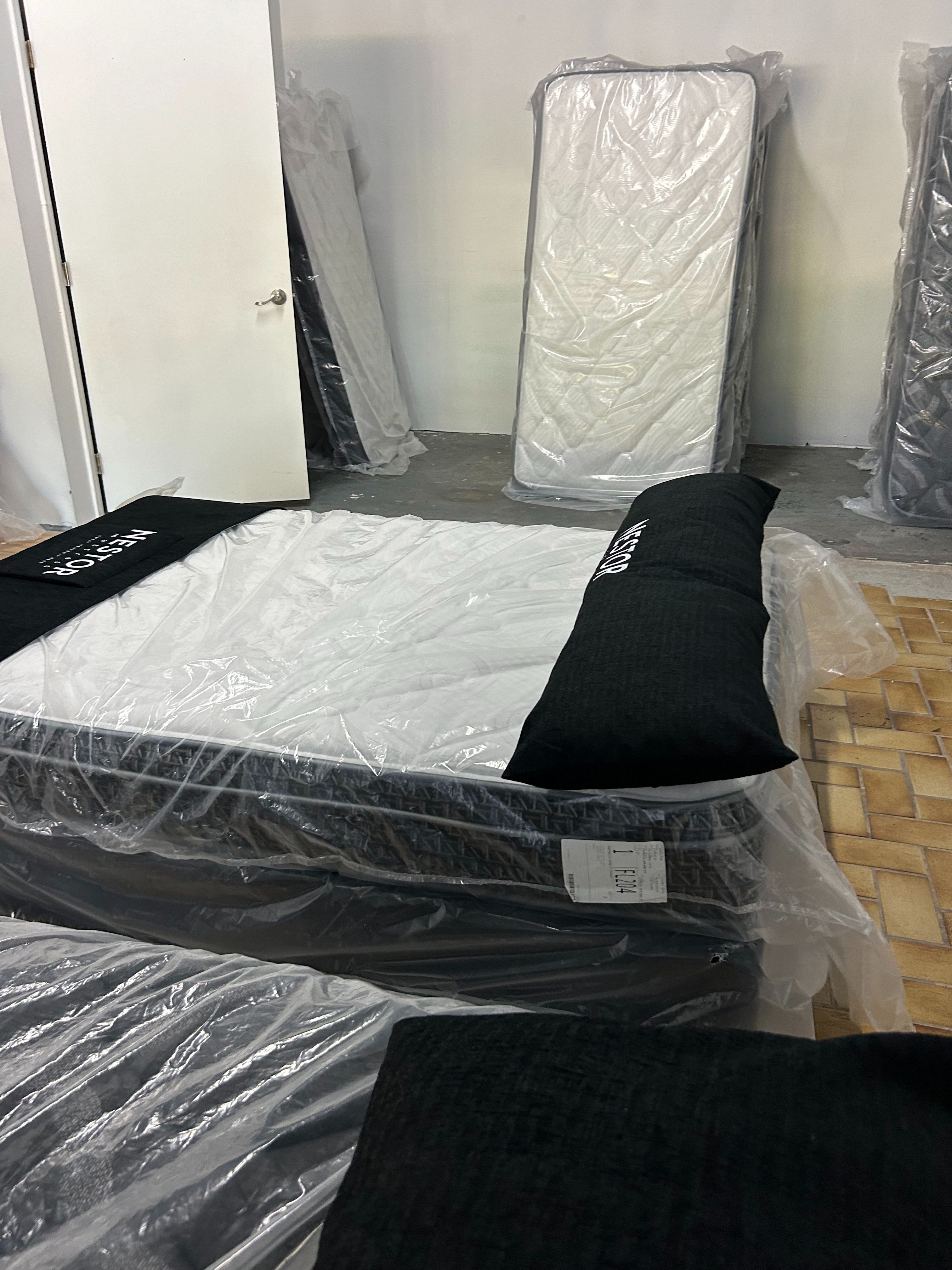 🚚 CLEARING OUT NEW King Mattresses – 20 Models on Display! 🌟 Brand New & In Plastic – Take Home Today for Just $49 Down! 💥