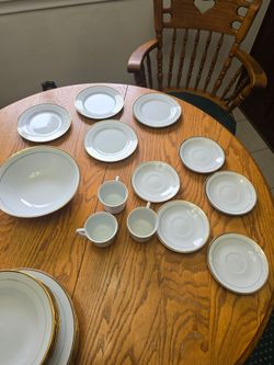 25 pc Vintage China made in Korea White & Gold