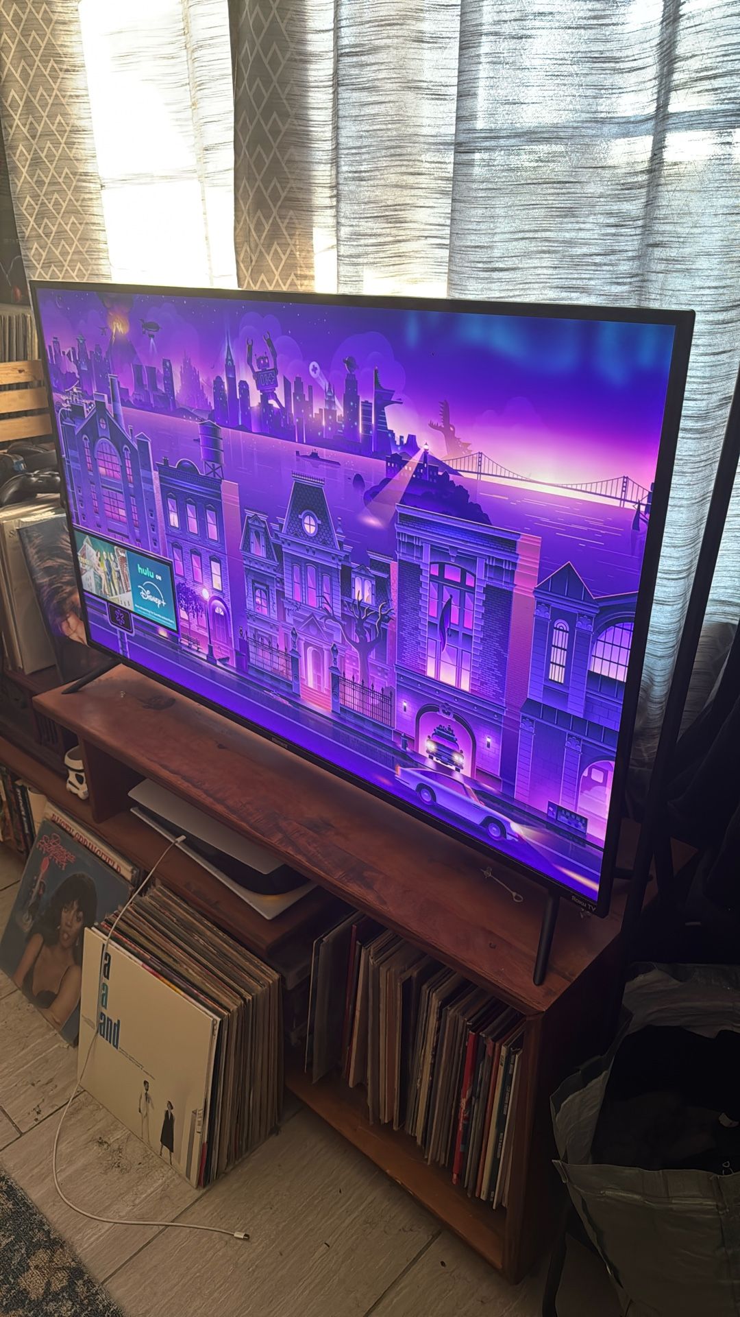 Like new 50” Roku Smart Tv