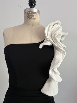 Elegant Black/Ivory Knit Dress