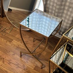 Accent table
