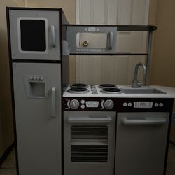 Toddler Play Kitchen 