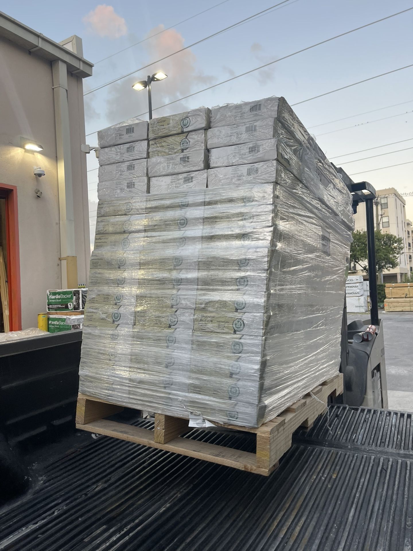 Trafficmaster laminate flooring / piso Laminado