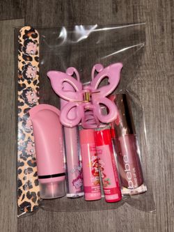 Strawberry kit makeup bundle