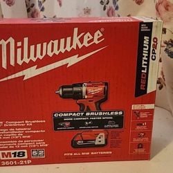 Milwaukee M18 Drill Driver Kit