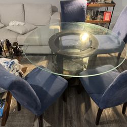Round Dining Table 